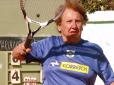 Brasileira de 80 anos mostra seu amor pelo tênis