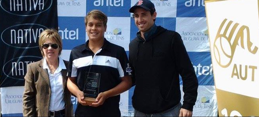 Gilbert Klier Junior é campeão de 16 anos no Uruguay Bowl