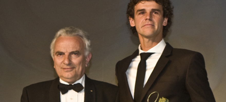 Guga recebe o prêmio Philippe Chatrier em Paris (FRA)
