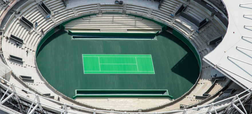 Quadra central do Centro de Tênis Rio-2016 está pintada