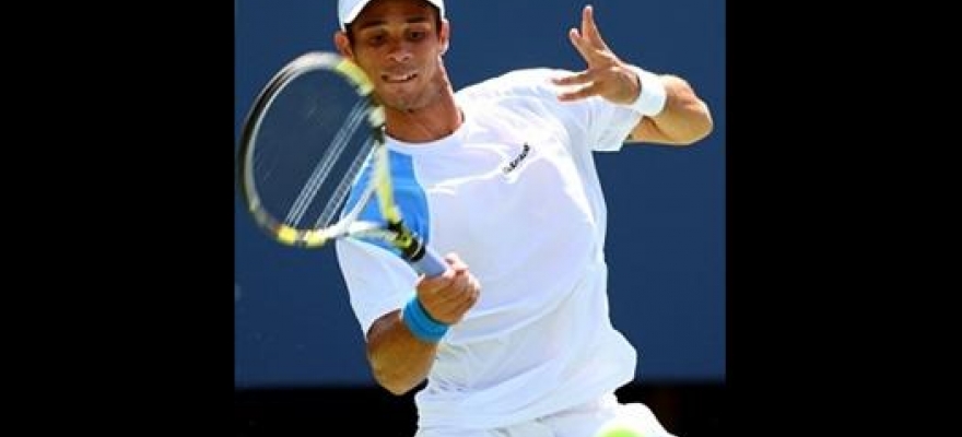 Rogerinho não consegue passar por Novak Djokovic
