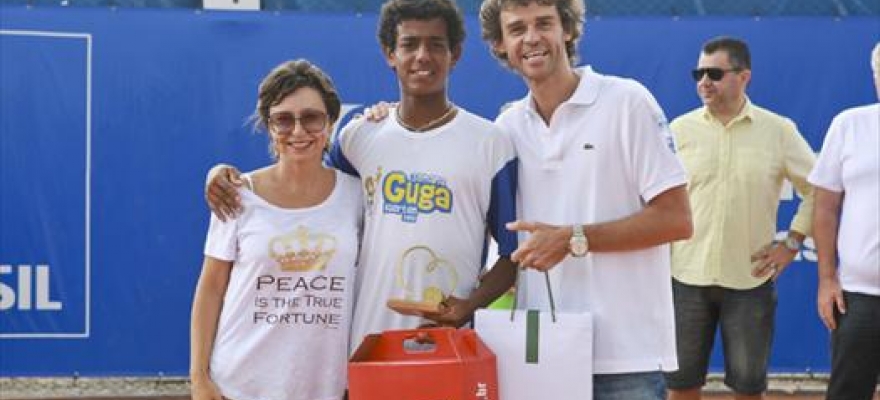 Guga premia os campeões da Copa em Floripa