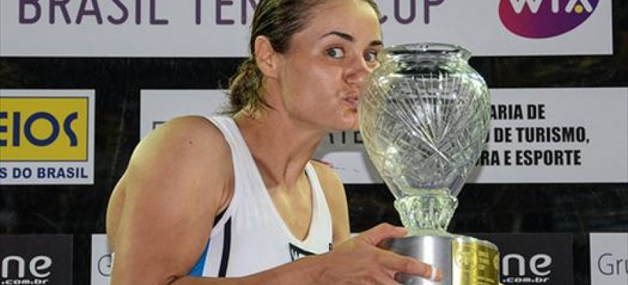 Monica Niculescu é a campeã do Brasil Tennis Cup