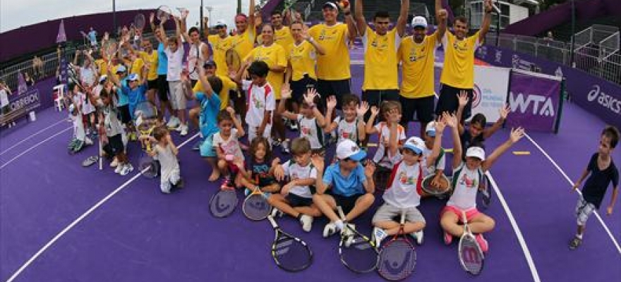 Estrelas do Brasil Tennis Cup se divertem no Kid's Day