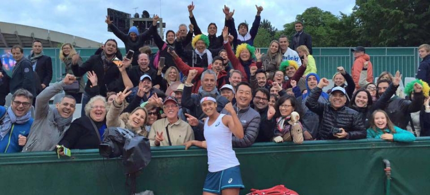 Teliana vence estreia e encara Serena Williams em Roland Garros