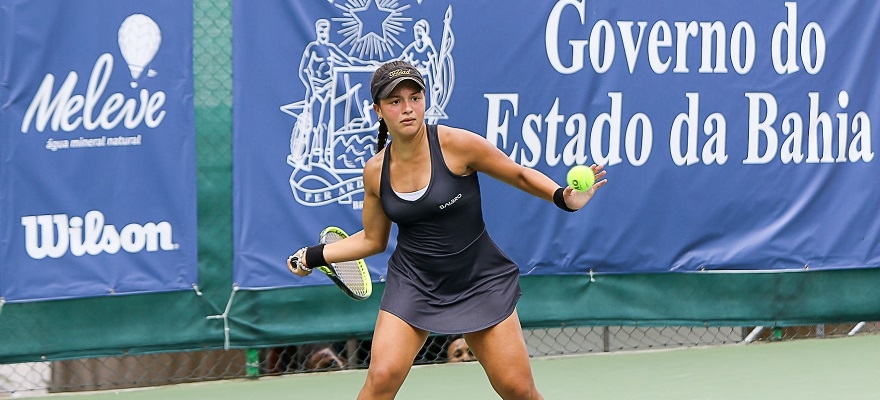 Filha do ex-jogador Alex, Maria Mauad conquista primeiros pontos na ITF