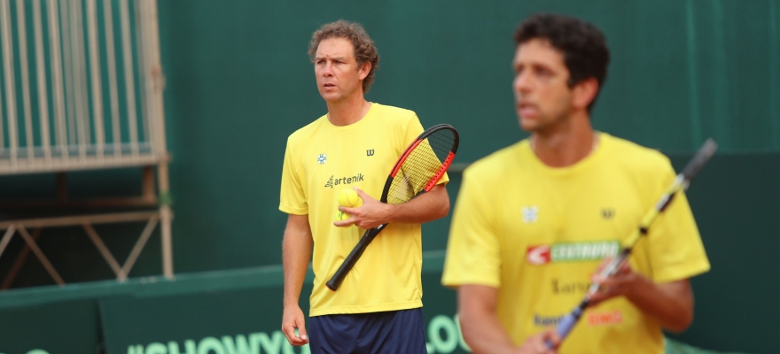 Time Brasil faz primeiro treino de adaptação no palco da Copa Davis
