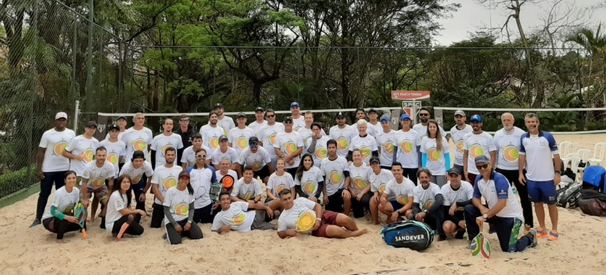Encontro Nacional de Professores de Beach Tennis reúne 60 participantes